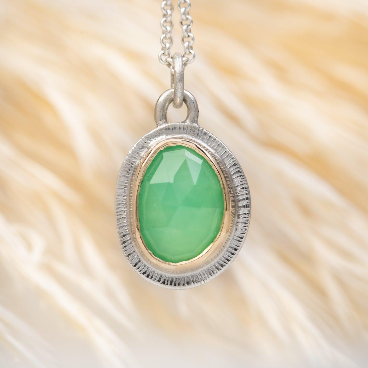 Chrysoprase pendant deals